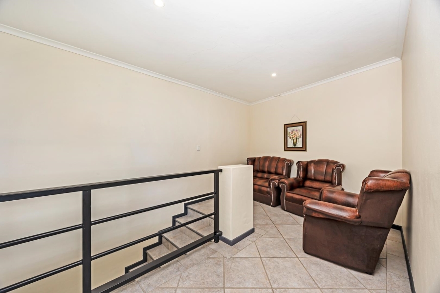 8 Bedroom Property for Sale in Plattekloof Western Cape